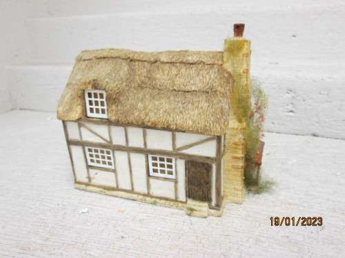 OO SCALE : HORNBY : SKALEDALE : POACHERS REST - BOXED