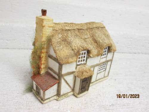 OO SCALE : HORNBY : SKALEDALE : POACHERS REST - BOXED