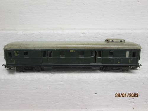 HO SCALE : MARKLIN : GREEN GUARDS VAN COACH