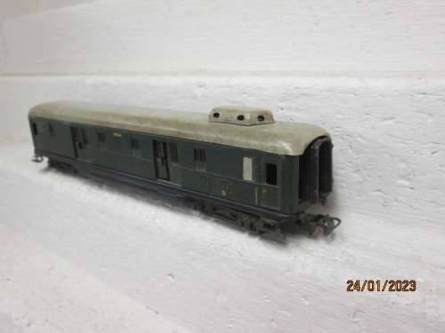 HO SCALE : MARKLIN : GREEN GUARDS VAN COACH