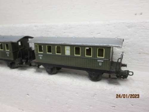 HO SCALE : MARKLIN : X2 GREEN SECOND CLASS COACHES