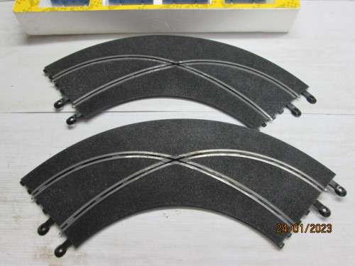 1:32 SCALE : SCX  CHANGEOVER CURVE TRACK SSET - BOXED