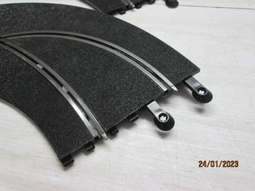 1:32 SCALE : SCX  CHANGEOVER CURVE TRACK SSET - BOXED