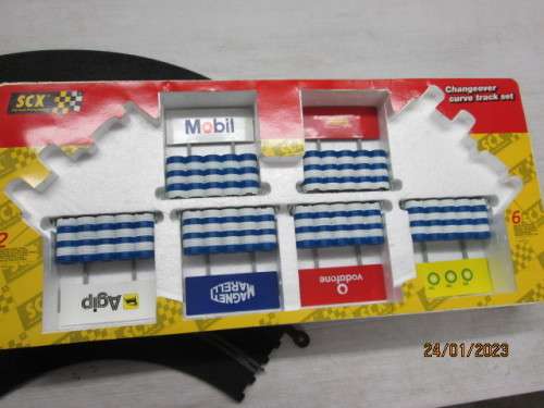 1:32 SCALE : SCX  CHANGEOVER CURVE TRACK SSET - BOXED