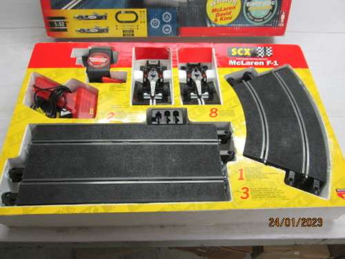 1:32 SCALE : SCX  FORMULA ONE SET - MCLAREN F1 - BOXED