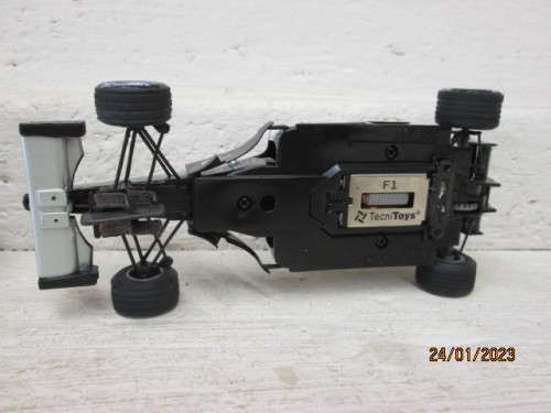 1:32 SCALE : SCX  FORMULA ONE SET - MCLAREN F1 - BOXED