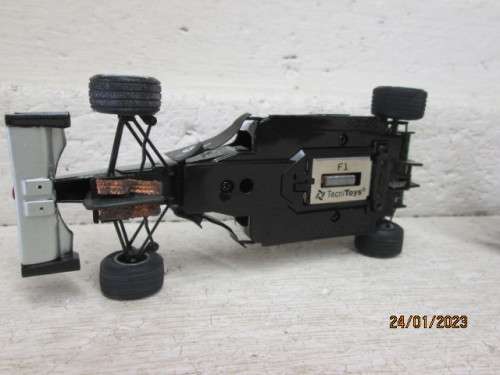 1:32 SCALE : SCX  FORMULA ONE SET - MCLAREN F1 - BOXED