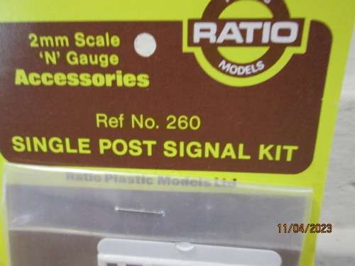 N SCALE: RATIO: SINGLE POST SIGNAL KIT - BOXED