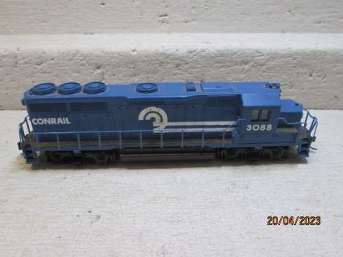 HO SCALE : BACHMANN : CONRAIL DIESEL LOCOMOTIVE
