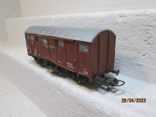 HO SCALE : LIMA : BOX CAR -  BRITISH RAILWAY