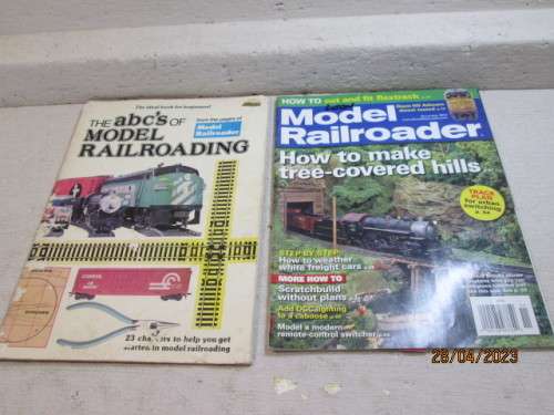 MAGAZINES : MODEL RAILROADER - X2