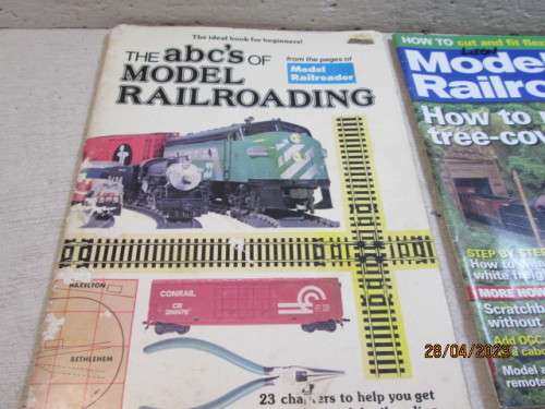 MAGAZINES : MODEL RAILROADER - X2