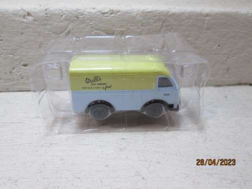OO SCALE : OXFORD : TRUCK PANEL VAN - WALLS ICECREAM - BOXED