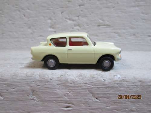 OO SCALE : OXFORD : FORD ANGLIA CAR  - BOXED