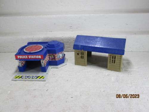 HO SCALE : POLICE STATION & SHED