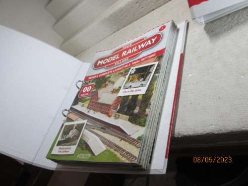OO SCALE : YOUR MODEL RAILWAY VILLAGE MAGAZINES - X3 FILES
