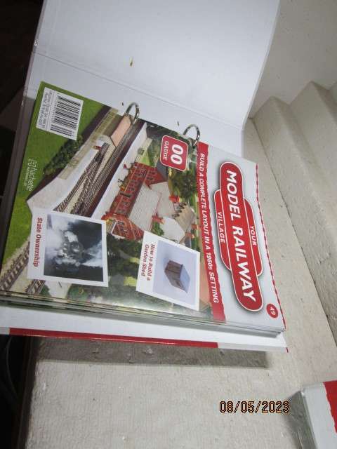 OO SCALE : YOUR MODEL RAILWAY VILLAGE MAGAZINES - X3 FILES