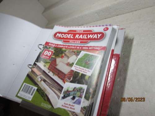 OO SCALE : YOUR MODEL RAILWAY VILLAGE MAGAZINES - X3 FILES