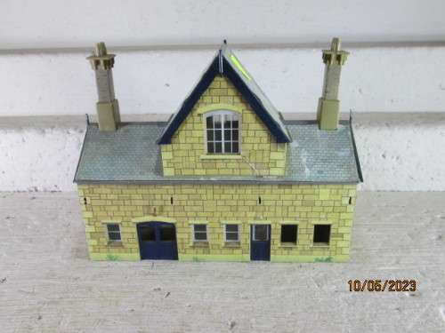 OO SCALE : HORNBY STATION BULDING
