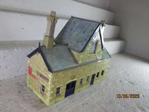 OO SCALE : HORNBY STATION BULDING