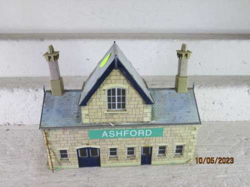 OO SCALE : HORNBY STATION BULDING