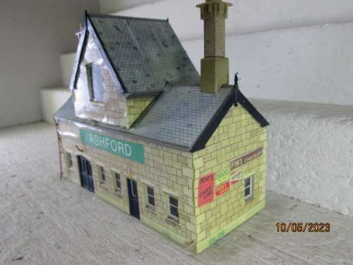 OO SCALE : HORNBY STATION BULDING