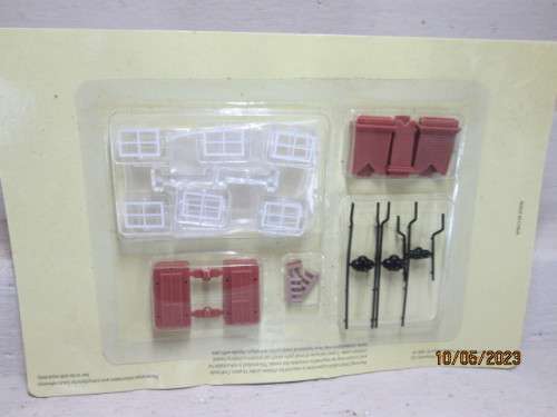 OO SCALE : T-SHAPED BUILDING