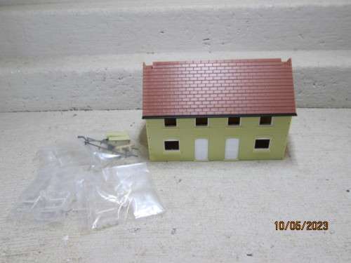 OO SCALE : DOUBLE STORY BUILDING
