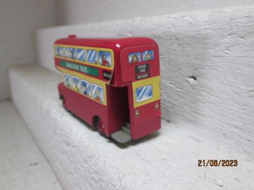 HO / OO SCALE : ERTL - THOMAS COLLECTION - RED DOUBLE DECKER BUS
