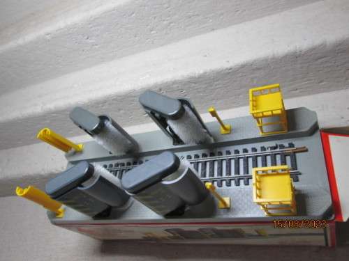 HO SCALE : LIMA - AUTOMATIC DRIVE THROUGH COACH WASH - BOXED