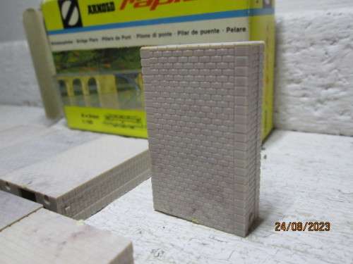 N SCALE : RAPIDO - BRIDGE SUPPORTS - X10 - BOXED - NO.632