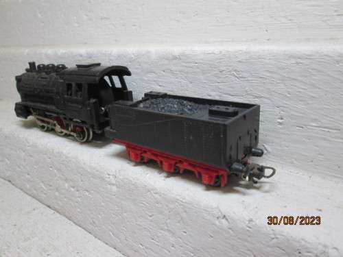 HO SCALE : LIMA - 0-6-0 STEAM LOCOMOTIVE