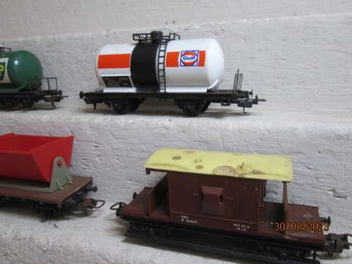HO SCALE : LIMA -  VARIOUS GOODS WAGONS - X5
