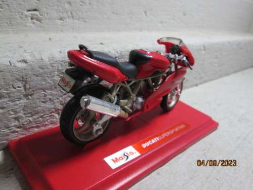 DIE CAST : 1:18 SCALE - MAISTO - DUCATI SUPERSPORT 900