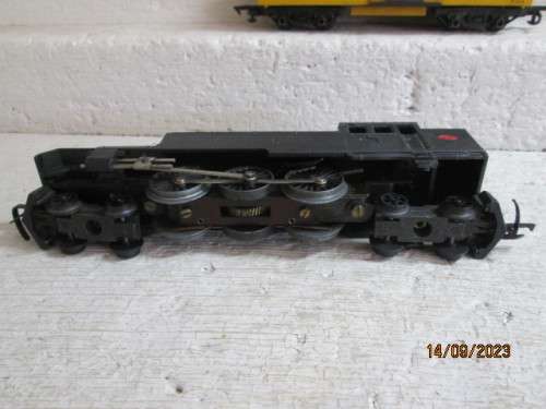 OO SCALE : TRIANG - STEAM LOCOMOTIVE + X3 GOODS WAGONS - MADE IN SOUTH AFRICA