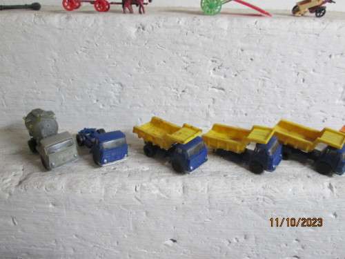 N SCALE : LARGE COLLECTION OF VEHICLES, ANIMALS & SCENERY BITS & PIECES