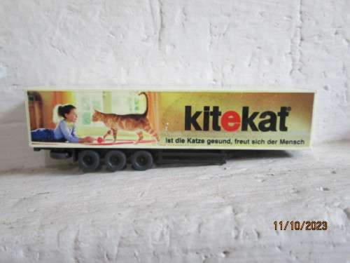 N SCALE : LARGE COLLECTION OF VEHICLES, ANIMALS & SCENERY BITS & PIECES