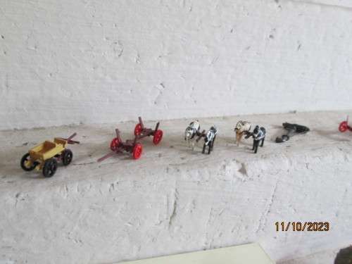 N SCALE : LARGE COLLECTION OF VEHICLES, ANIMALS & SCENERY BITS & PIECES