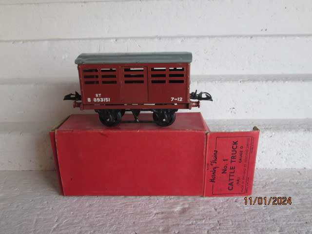 O SCALE - HORNBY - CATTLE CAR - BOXED