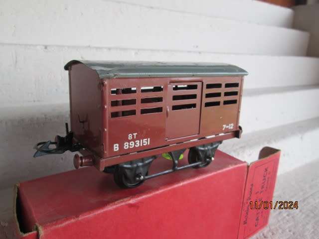 O SCALE - HORNBY - CATTLE CAR - BOXED