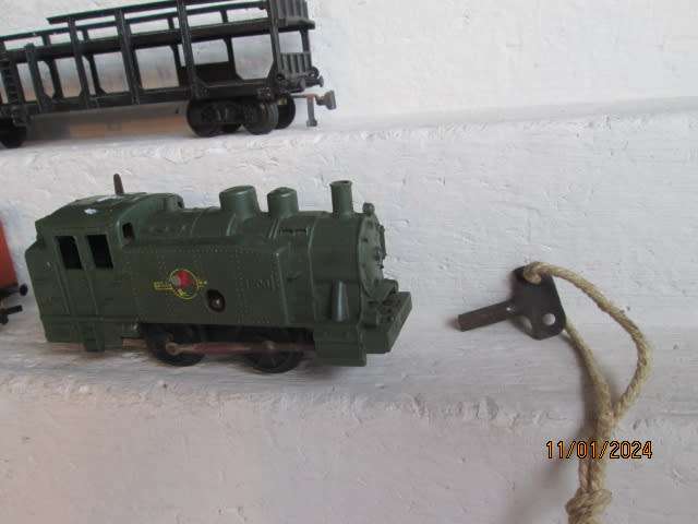 HO SCALE - JOUEF -WINDUP SET - WITH X4 GOODS WAGONS