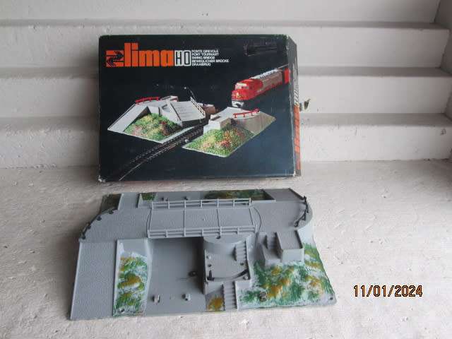 HO SCALE - LIMA - SWING BRIDGE - BOXED