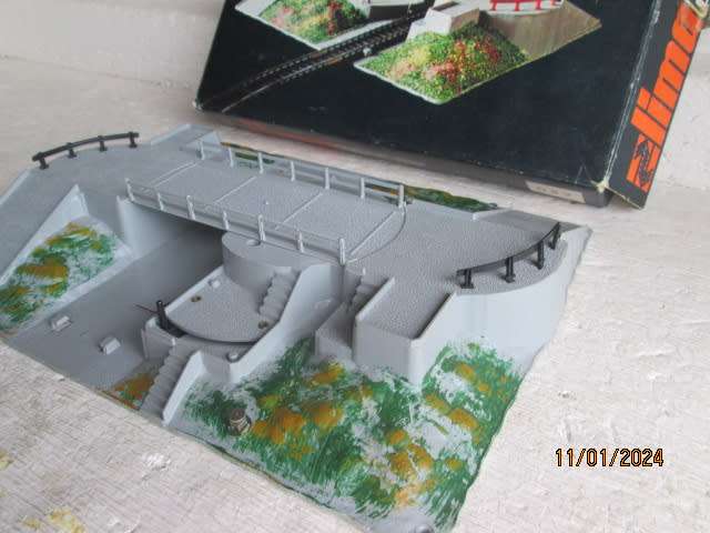 HO SCALE - LIMA - SWING BRIDGE - BOXED
