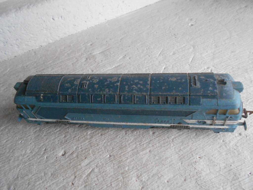 HO SCALE - FLEISCHMANN - BLUE SNCF DIESEL LOCOMOTIVE