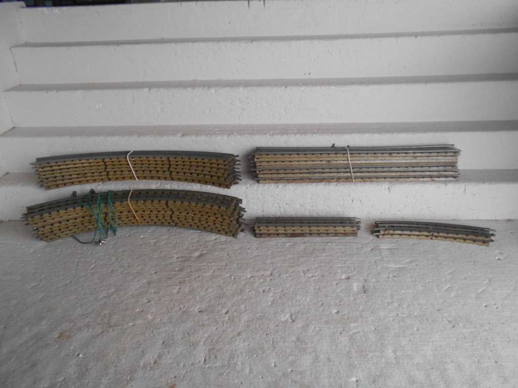 OO SCALE - HORNBY DUBLO - 3-RAIL TRACK X28 PIECES