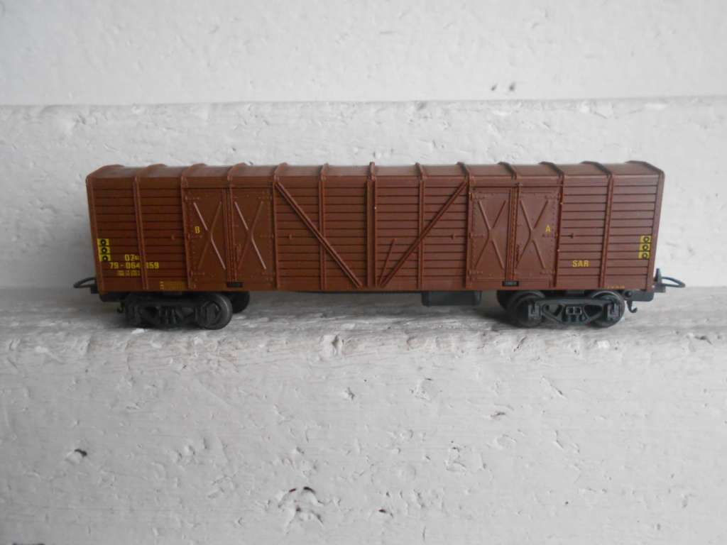 HO SCALE - LIMA - SAR - BROWN BOX CAR