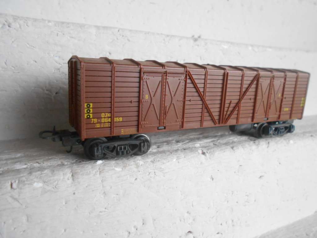 HO SCALE - LIMA - SAR - BROWN BOX CAR