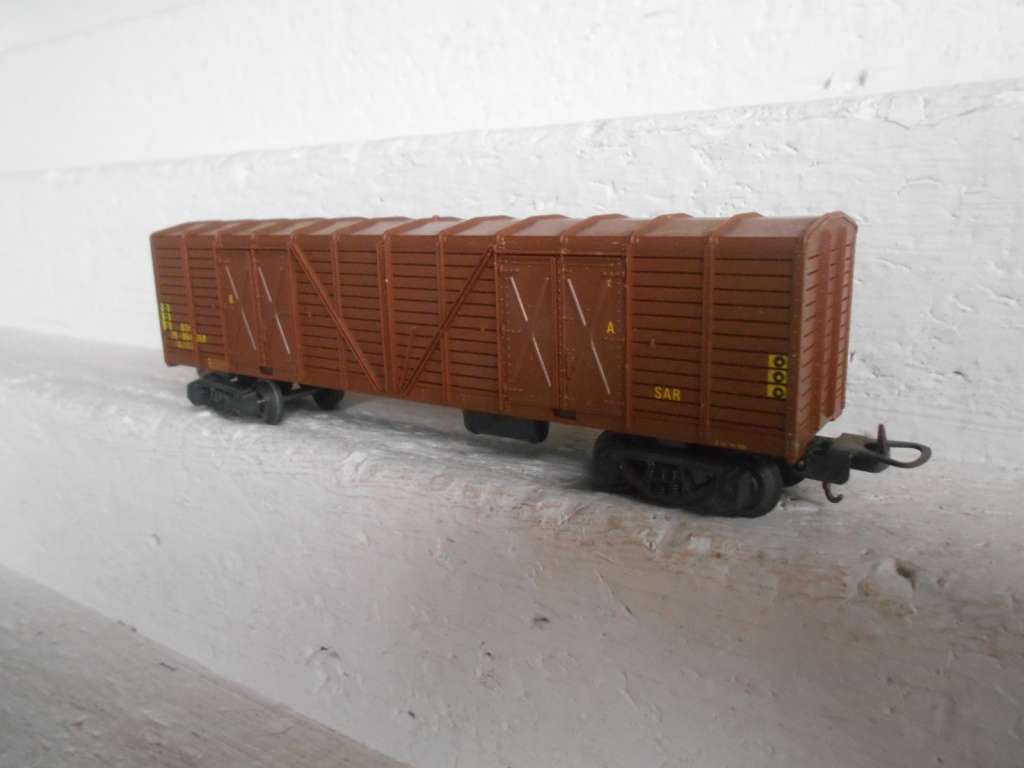 HO SCALE - LIMA - SAR - BROWN BOX CAR