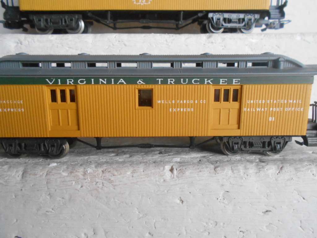 HO SCALE - RIVEROSSI - VIRGINIA & TRUCKEE - COACHES - X3