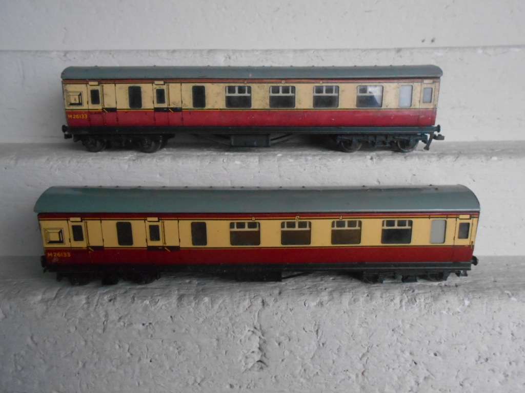 OO SCALE - HORNBY DUBLO - COACHES - X2